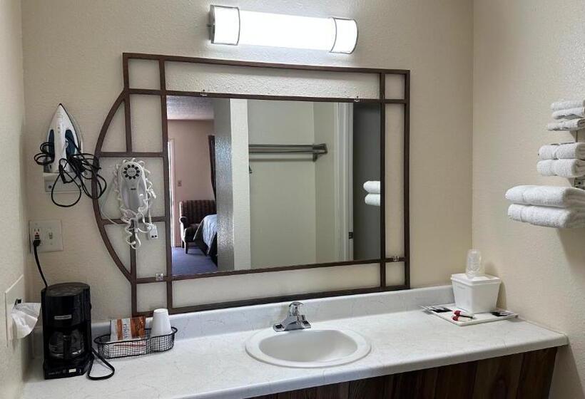 חדר סטנדרט שתי מיטות זוגיות, Economy Inn