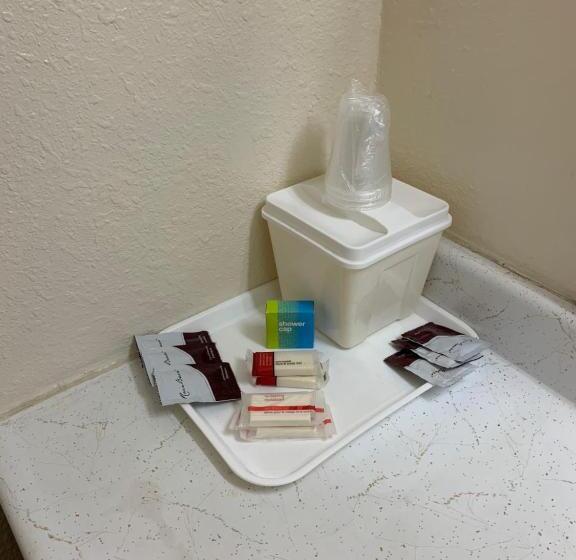 חדר סטנדרט עם מיטת קינג, Economy Inn