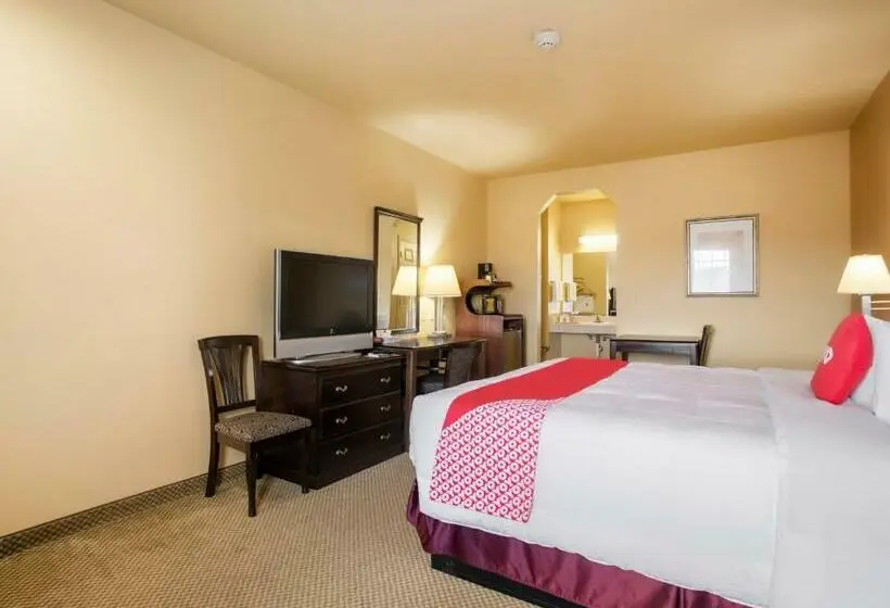 キングサイズベッドのスタンダードルーム, OYO Hotel Valley View TX, I-35