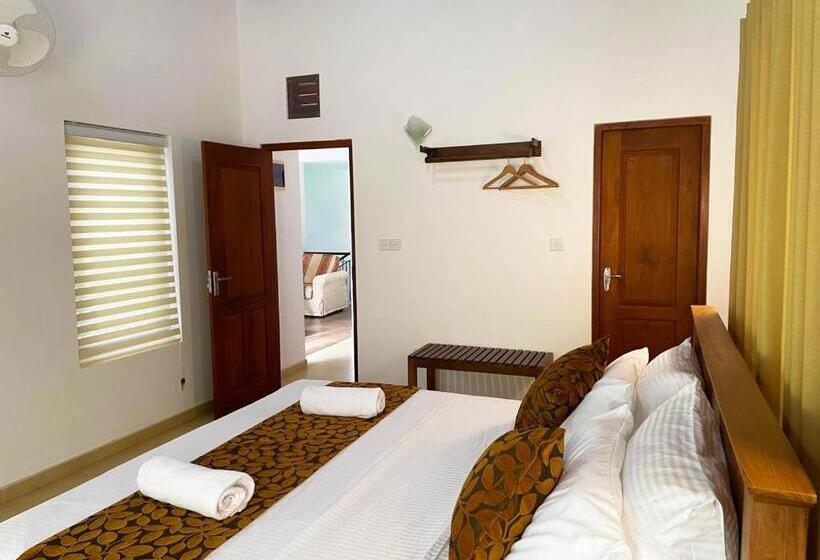 Номер Deluxe с Балконом, Cenreeza Airport Villa