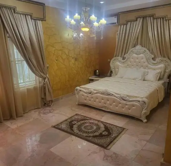 اتاق اکونومی, Rita S Place Abuja
