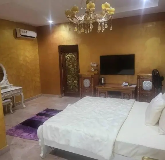 اتاق اکونومی, Rita S Place Abuja