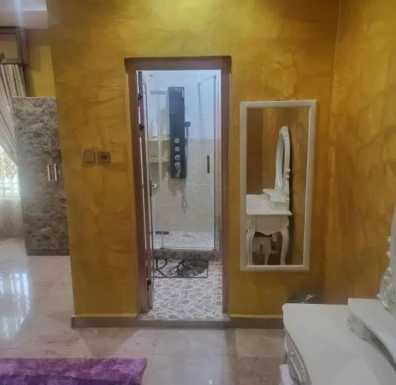 اتاق اکونومی, Rita S Place Abuja