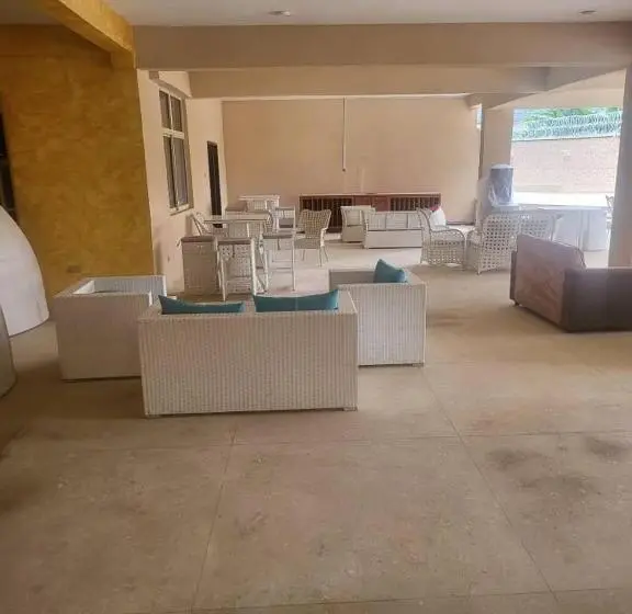 سوئیت با بالکن, Rita S Place Abuja