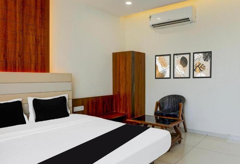 Трехместный Номер Классика, Oyo Hotel Shreeji