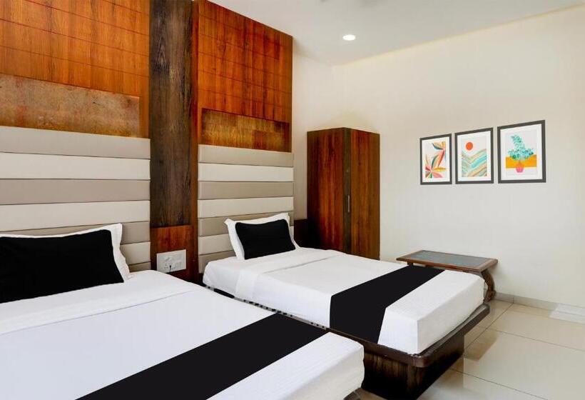 Трехместный Номер Классика, Oyo Hotel Shreeji
