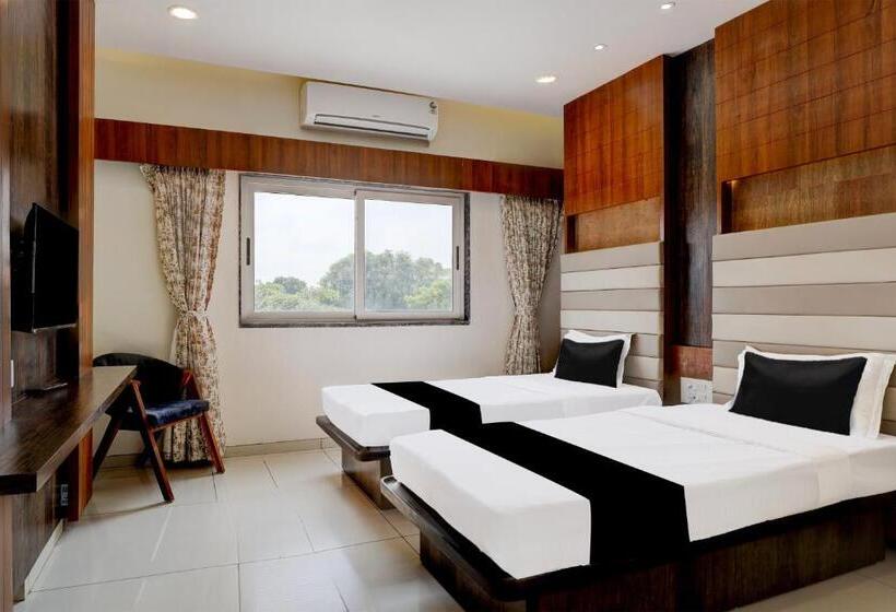 Трехместный Номер Классика, Oyo Hotel Shreeji