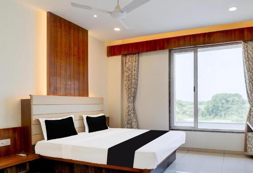 Трехместный Номер Классика, Oyo Hotel Shreeji