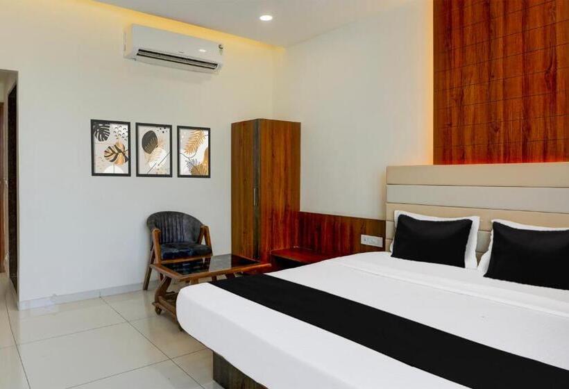 Трехместный Номер Классика, Oyo Hotel Shreeji