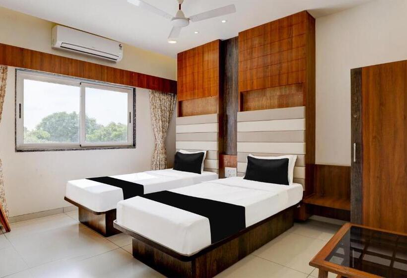 Трехместный Номер Классика, Oyo Hotel Shreeji