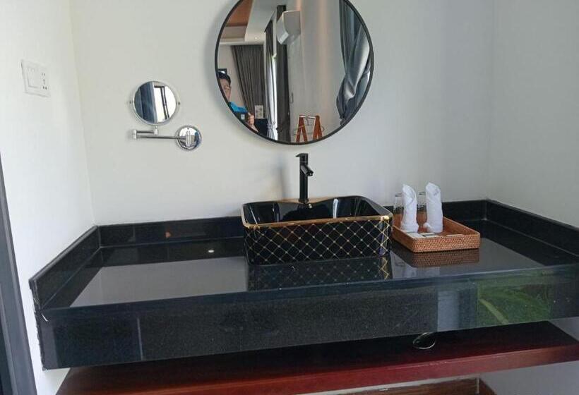 חדר דלוקס, Ream Yoho