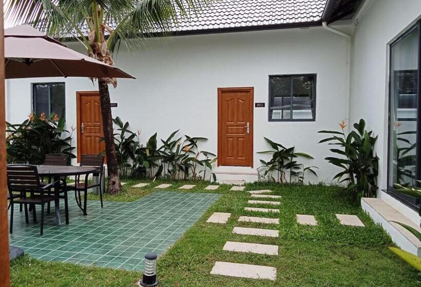 חדר משפחתי, Ream Yoho