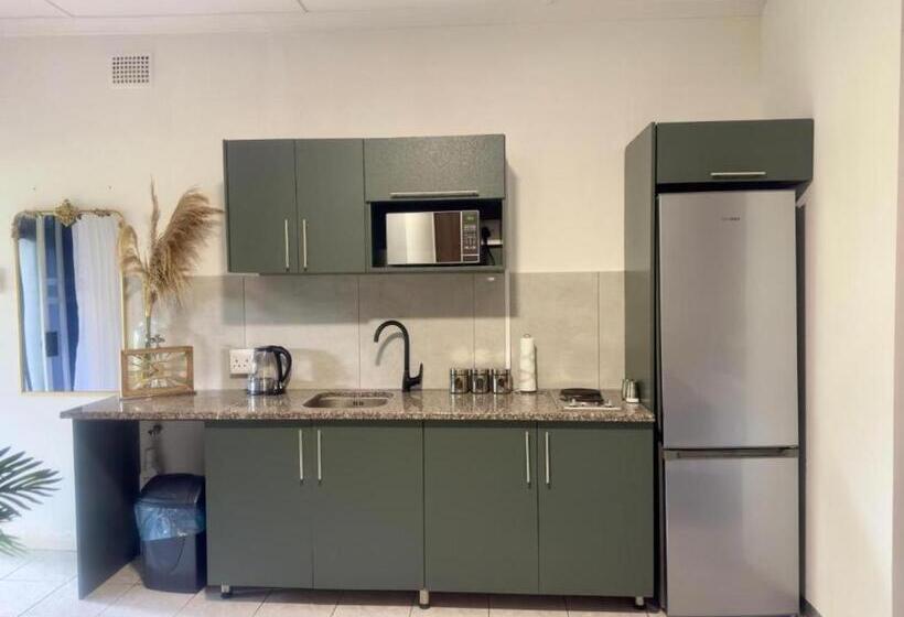 スタンダードルーム, Room In Guest Room   Busa House Self Catering Guest House Caravan Park
