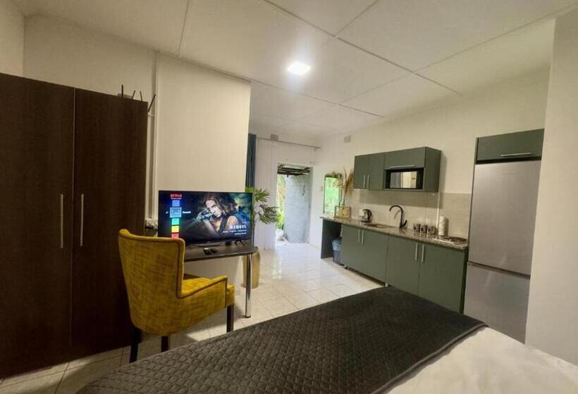 スタンダードルーム, Room In Guest Room   Busa House Self Catering Guest House Caravan Park