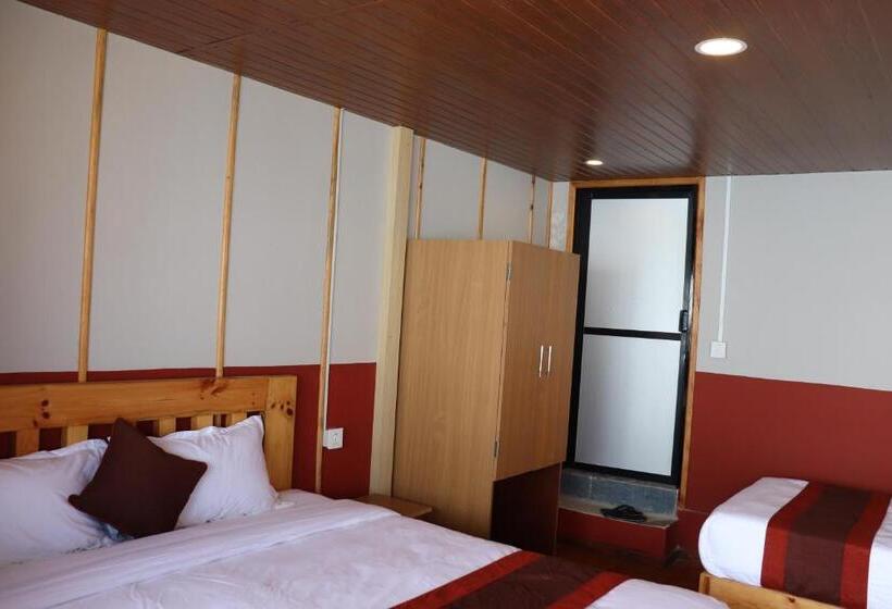 اتاق استاندارد سه نفره, Suryachaur Nature Retreat