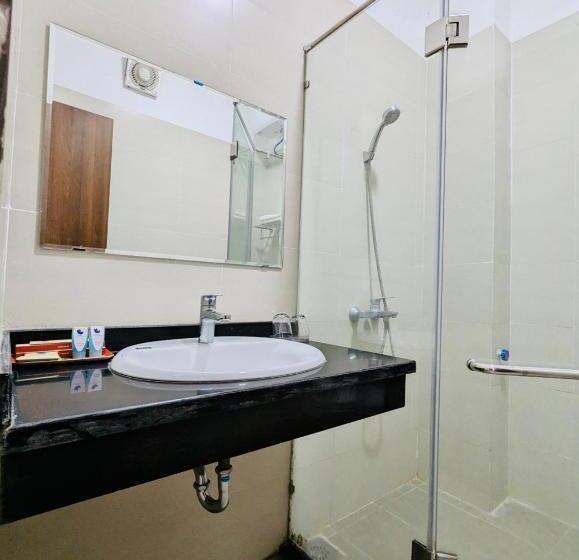 اتاق استاندارد با بالکن و چشمانداز دریا, Youth Hotel Do Son