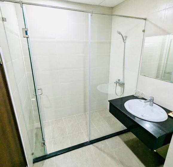 اتاق استاندارد با بالکن و چشمانداز دریا, Youth Hotel Do Son