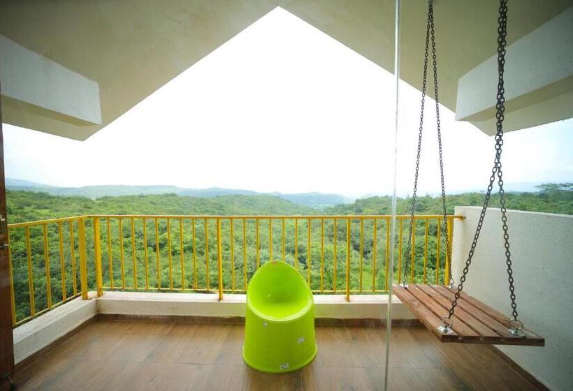 Люкс с Балконом, Eshi Resorts And Restaurant   Bhimashankars Jungle Luxury Resort