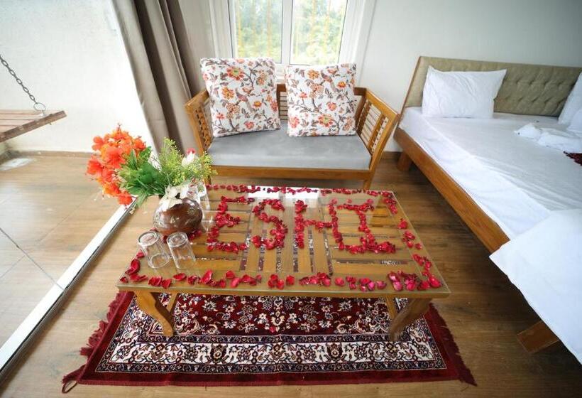 جناح مطلّ علي الجبل, Eshi Resorts And Restaurant   Bhimashankars Jungle Luxury Resort
