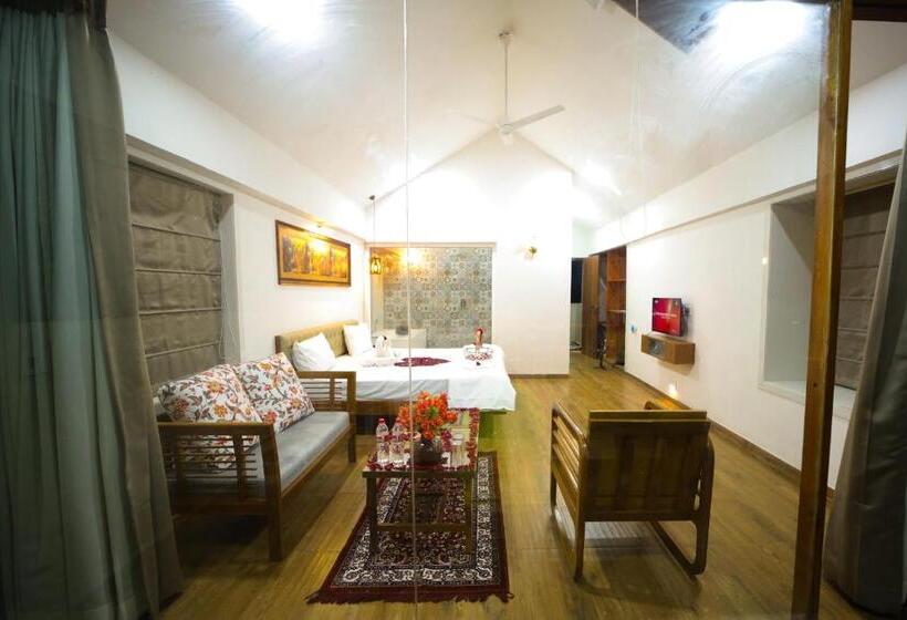 جناح مزوَّد بشرفة, Eshi Resorts And Restaurant   Bhimashankars Jungle Luxury Resort