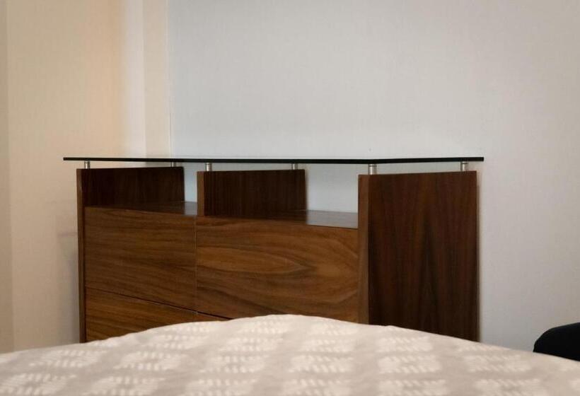 Quarto Triplo Estandar, Infinity Suites Habitación Triple 212