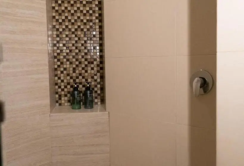 スタンダードトリプルルーム, Infinity Suites Habitación Triple 212
