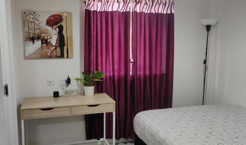Номер Стандарт, 30 Aldiss Drive