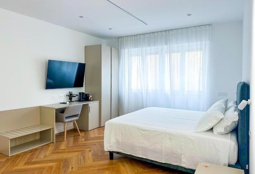 اتاق لوکس با تخت بزرگ, Mamas