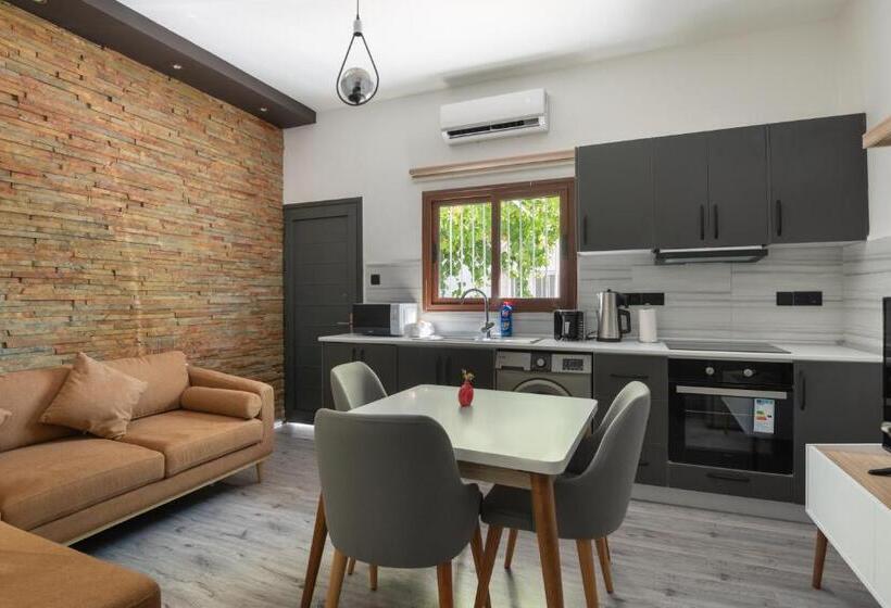 Четырехместный Номер Стандарт, Nicosia Suites