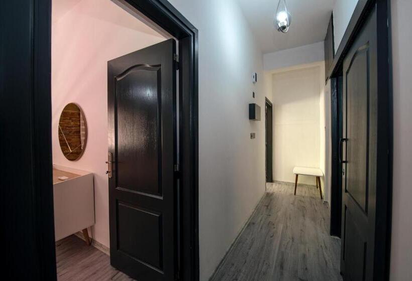 Четырехместный Номер Стандарт, Nicosia Suites