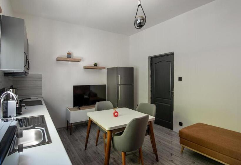 Четырехместный Номер Стандарт, Nicosia Suites