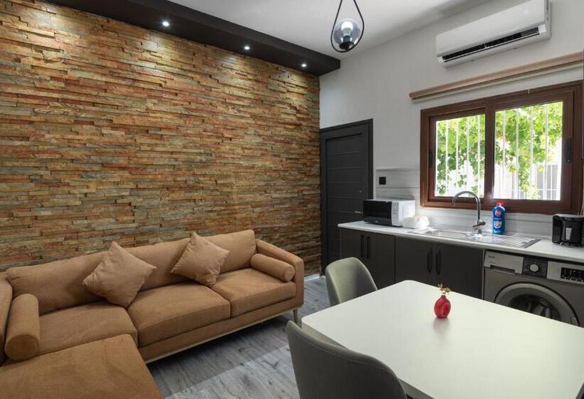 Четырехместный Номер Стандарт, Nicosia Suites