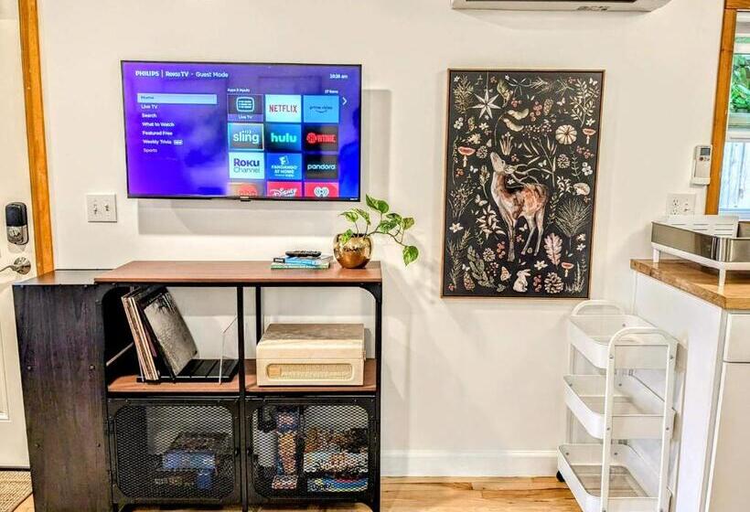 标准间, Private Suite Close To The Airport & Food Scene!