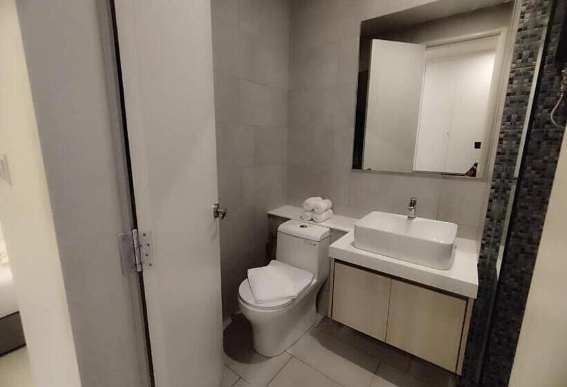 إستديو قياسى مطل على حمام السباحة, The Shore By Petite Residence