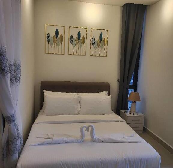 إستديو قياسى مطل على حمام السباحة, The Shore By Petite Residence