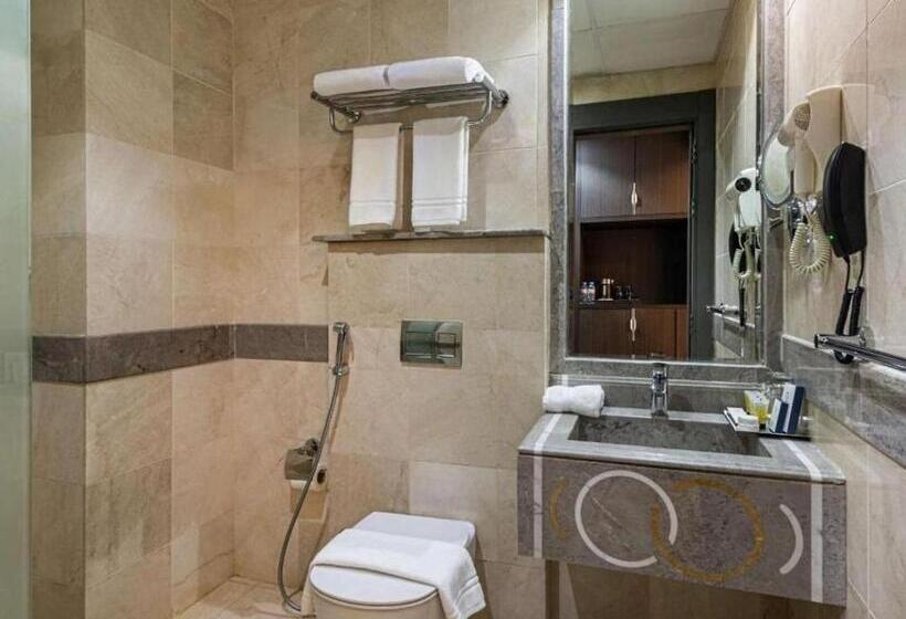 Standard Quadruple Room, غرفة فندقيه