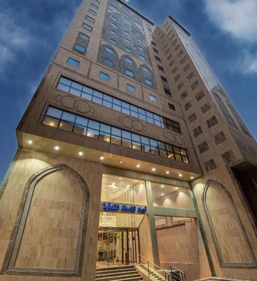 Standard Quadruple Room, غرفة فندقيه