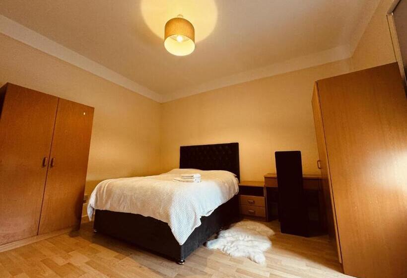 バス共有のスタンダードルーム, Sterling House