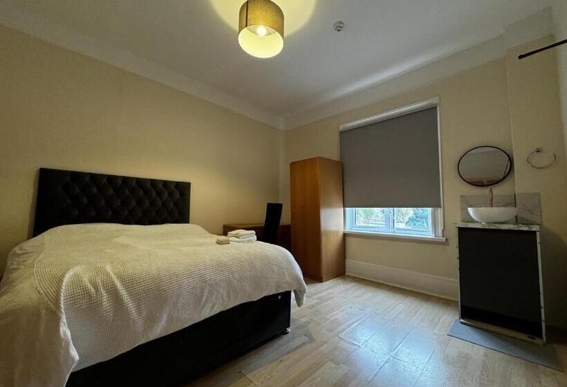 バス共有のスタンダードルーム, Sterling House