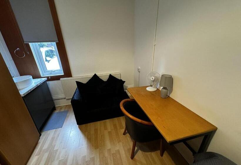 バスルーム共有のシングルスタンダード, Sterling House