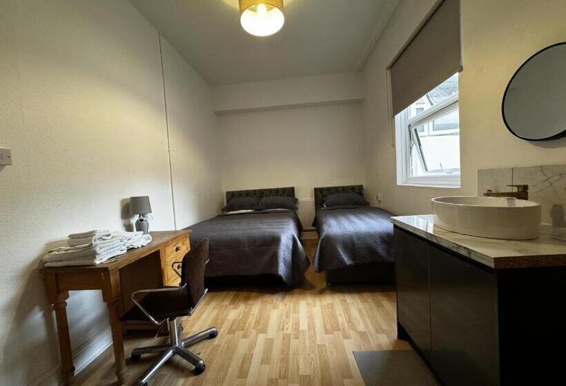 スタンダード４人部屋, Sterling House