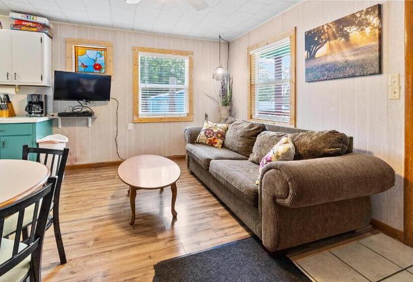 منزل غرفتين نوم, Diamond City Lakeside Resort