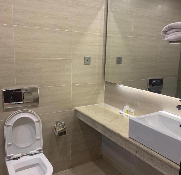 اتاق استاندارد, Agulu Lake Resort And Conference Centre