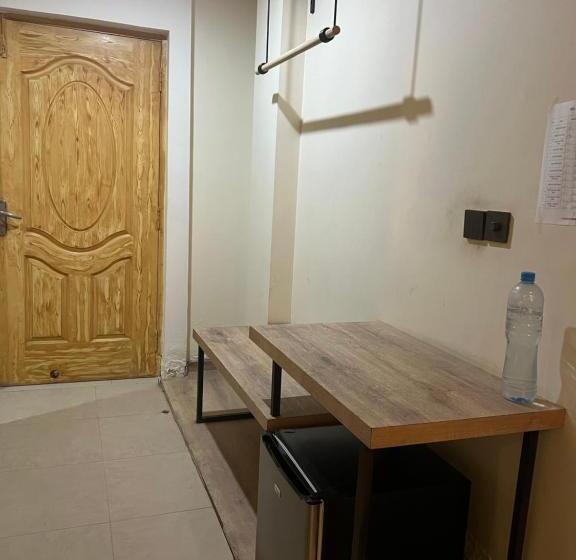 Deluxe Room King Size Bed, Friends