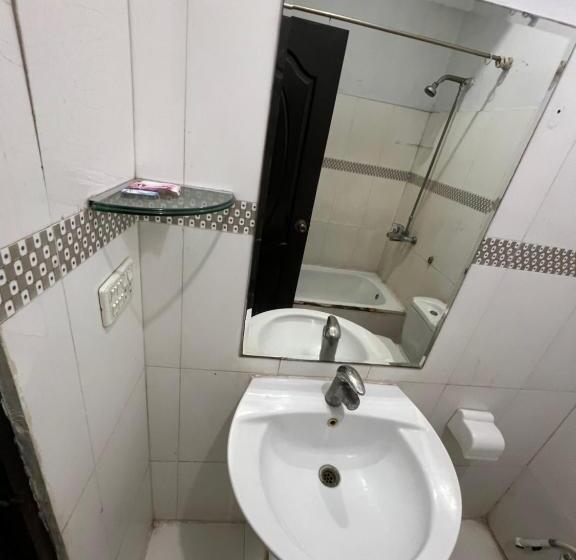 Deluxe Triple Room, Friends