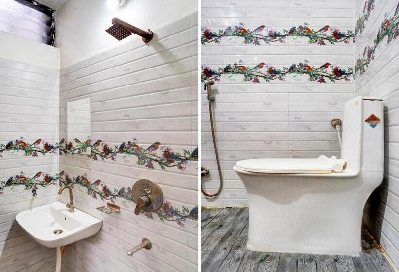 トリプルクラシックルーム, Oyo Shyam Palace Hotel And Restaurant