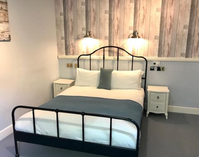 带大床的标准间, Lunan House