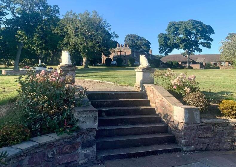 带花园景观和一个卧室的别墅, Lunan House