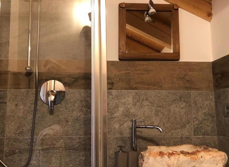 חדר דלוקס, Mi Casa Tu Casa