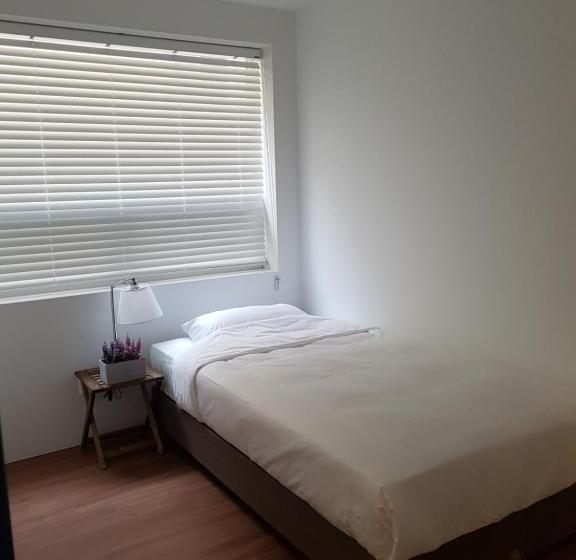 اتاق استاندارد یک تخته با سرویس بهداشتی مشترک, Hostel Single Single